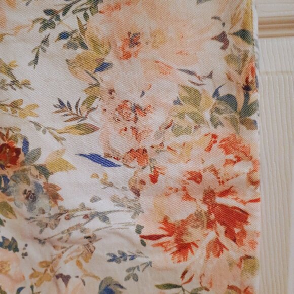 Gloria Vanderbilt Amanda Denim White Floral Capris, Sz 10, High Rise, New - Picture 3 of 5